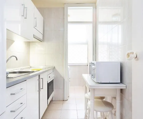 Close To Playa Vistas With Pool And Parking *